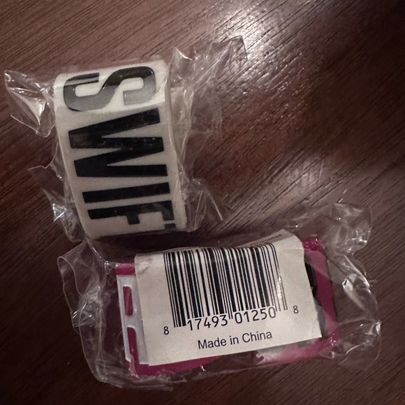 Taylor Swift bundle - Picture 4 of 7